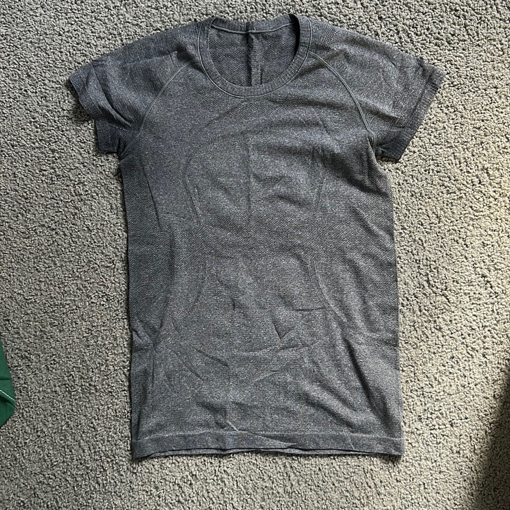 Lululemon women’s Run swiftly tech shirt size 6